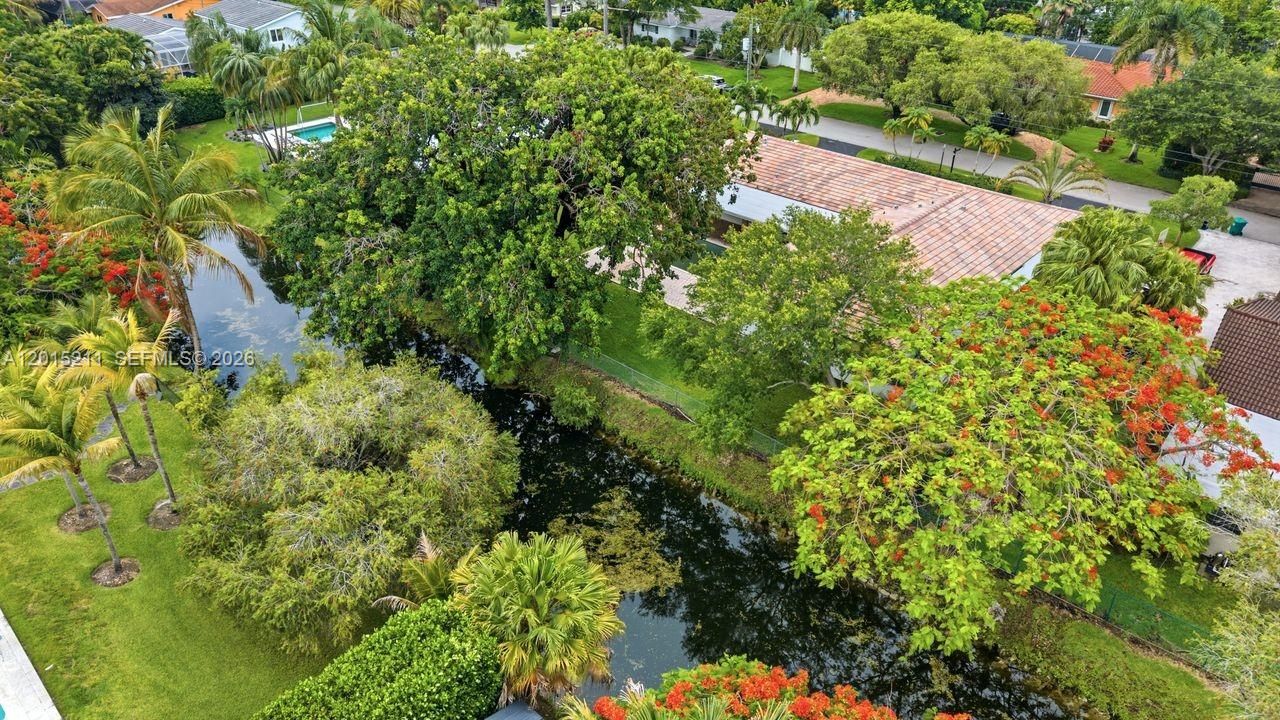 Activo con contrato: $2,340,000 (5 camas, 3 baños, 3203 Pies cuadrados)