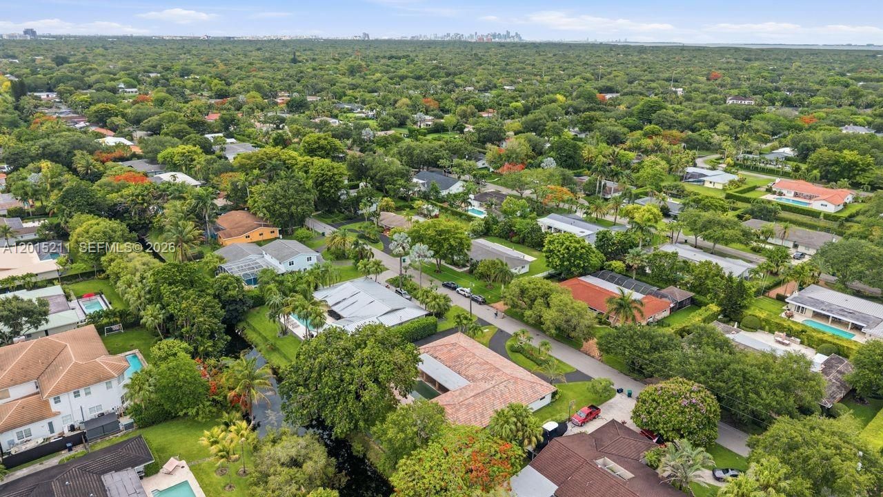 Activo con contrato: $2,340,000 (5 camas, 3 baños, 3203 Pies cuadrados)