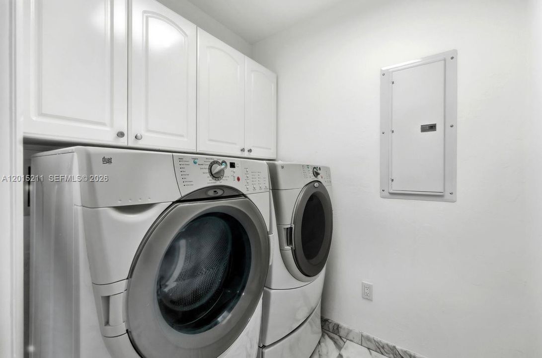 Activo con contrato: $2,340,000 (5 camas, 3 baños, 3203 Pies cuadrados)