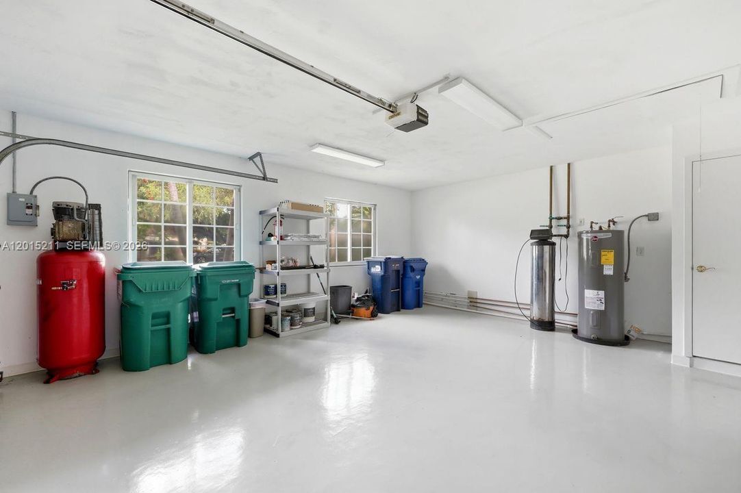 Activo con contrato: $2,340,000 (5 camas, 3 baños, 3203 Pies cuadrados)