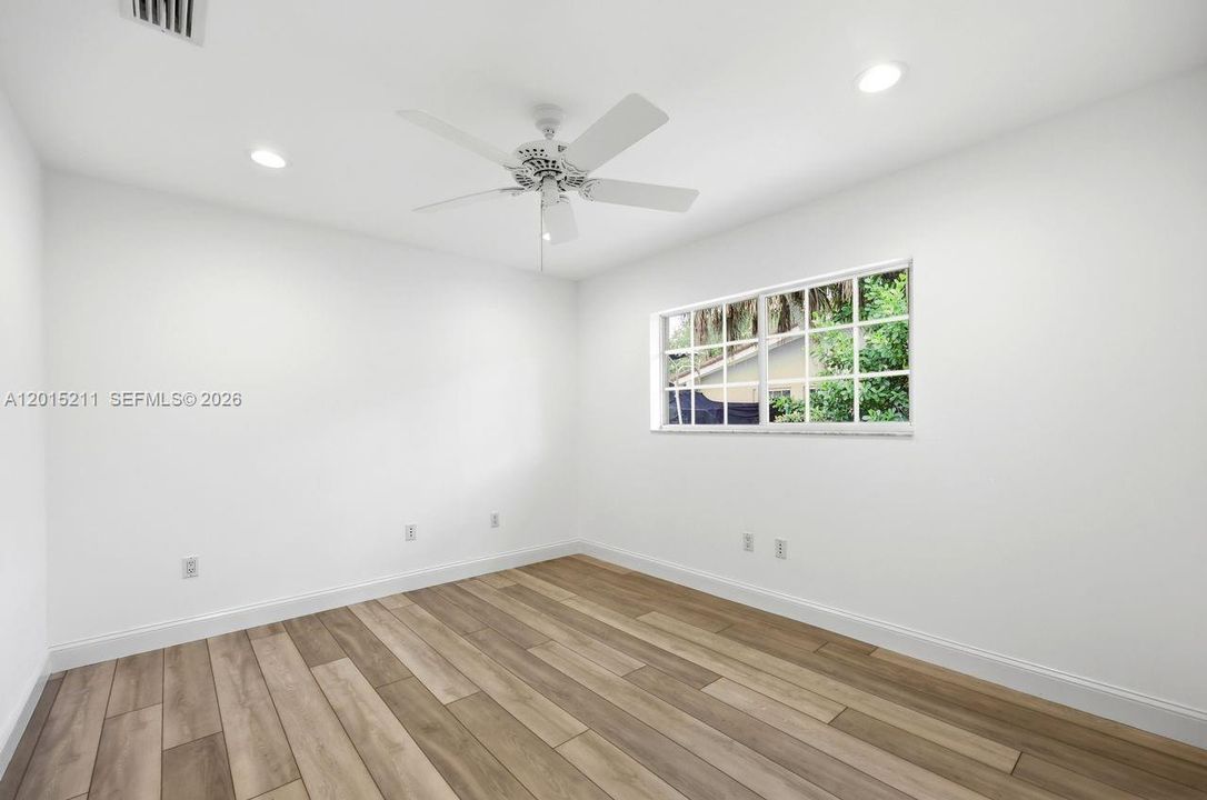 Activo con contrato: $2,340,000 (5 camas, 3 baños, 3203 Pies cuadrados)