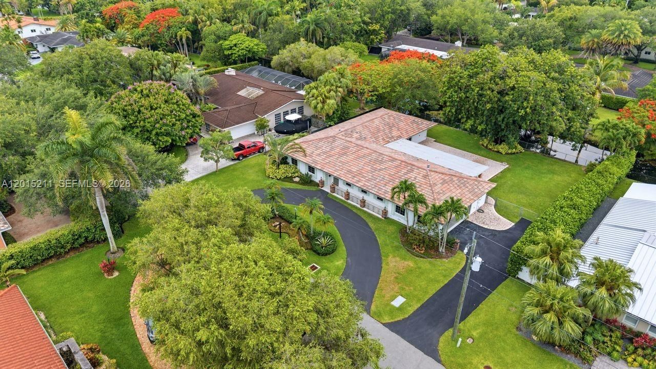 Activo con contrato: $2,340,000 (5 camas, 3 baños, 3203 Pies cuadrados)