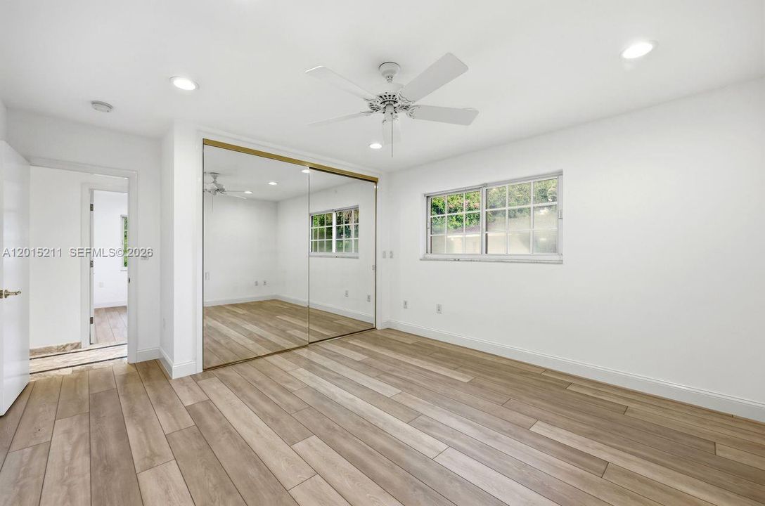 Activo con contrato: $2,340,000 (5 camas, 3 baños, 3203 Pies cuadrados)