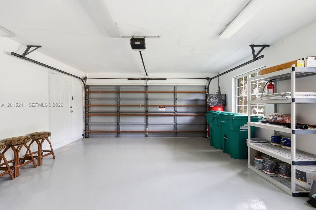 Activo con contrato: $2,340,000 (5 camas, 3 baños, 3203 Pies cuadrados)