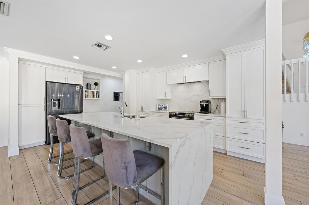 10101 Oak Bark Ln-10