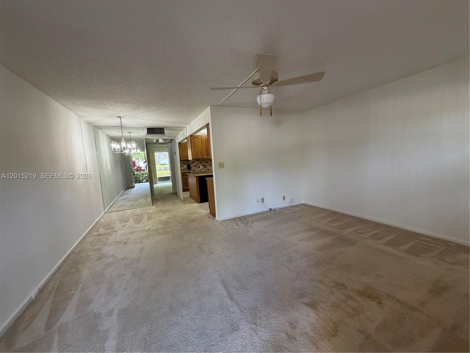 For Sale: $69,900 (1 beds, 1 baths, 742 Square Feet)
