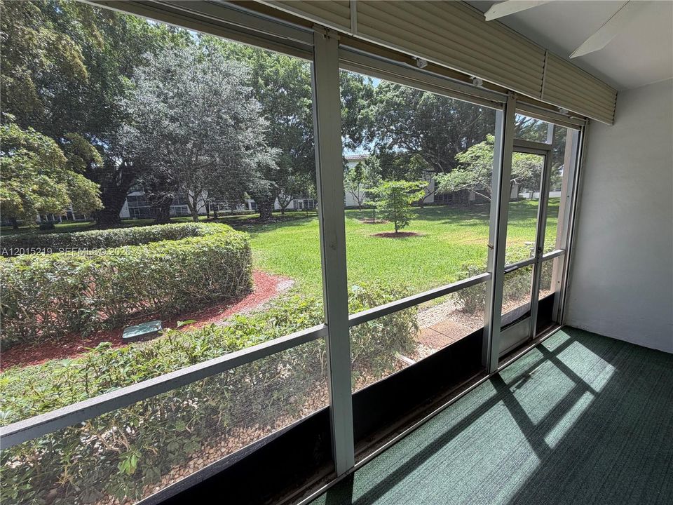 For Sale: $69,900 (1 beds, 1 baths, 742 Square Feet)