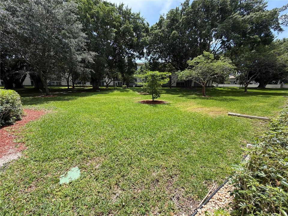 For Sale: $69,900 (1 beds, 1 baths, 742 Square Feet)