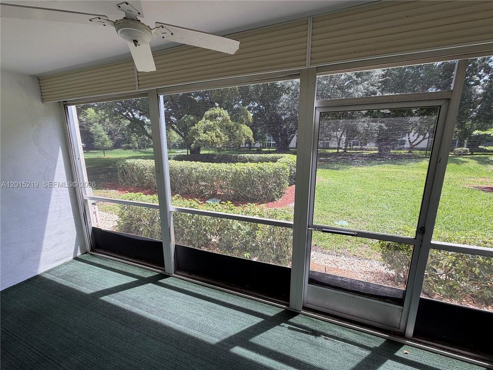 For Sale: $69,900 (1 beds, 1 baths, 742 Square Feet)
