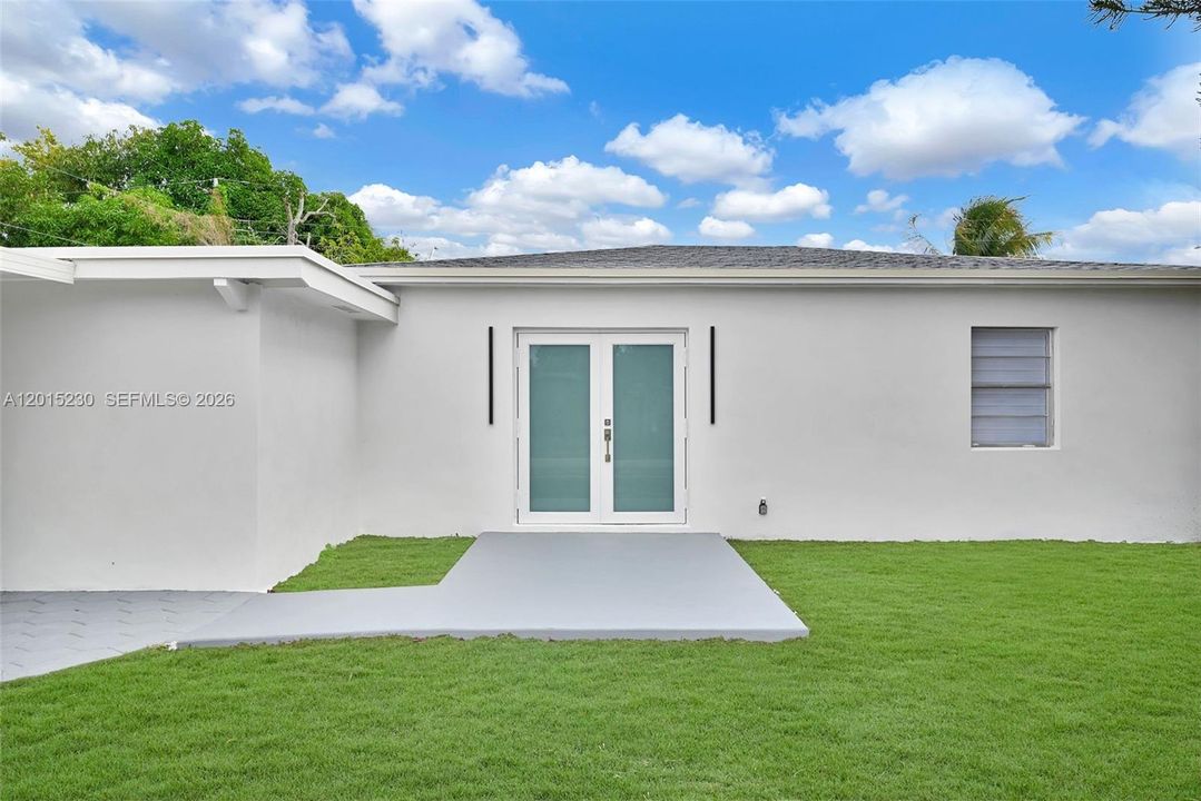 For Sale: $574,000 (4 beds, 2 baths, 1264 Square Feet)
