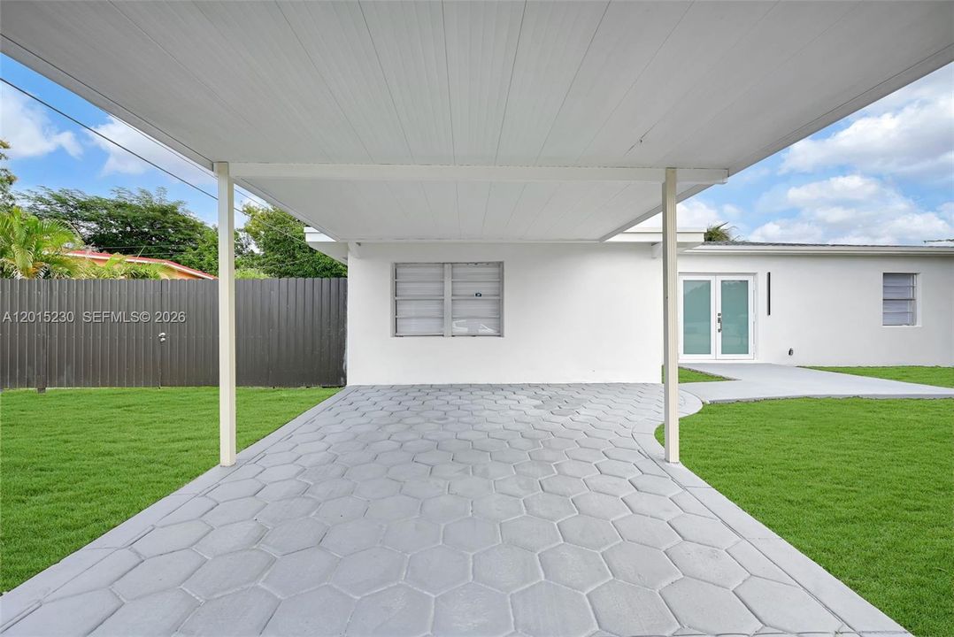 For Sale: $574,000 (4 beds, 2 baths, 1264 Square Feet)