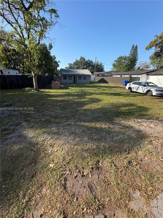 待售: $320,000 (0.12 acres)