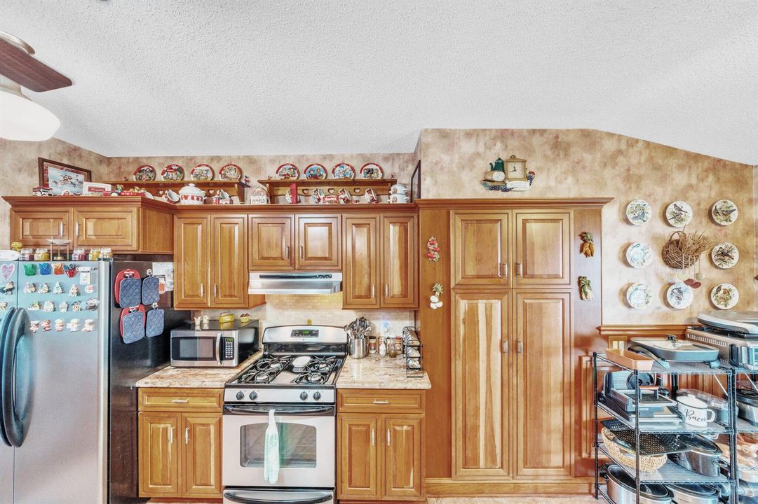 13 Kitchen (03)