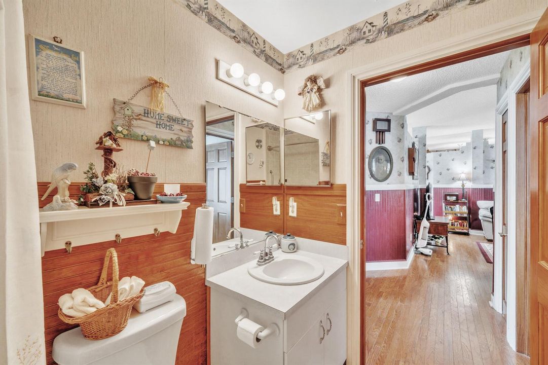 21 Guest Bathroom (3)