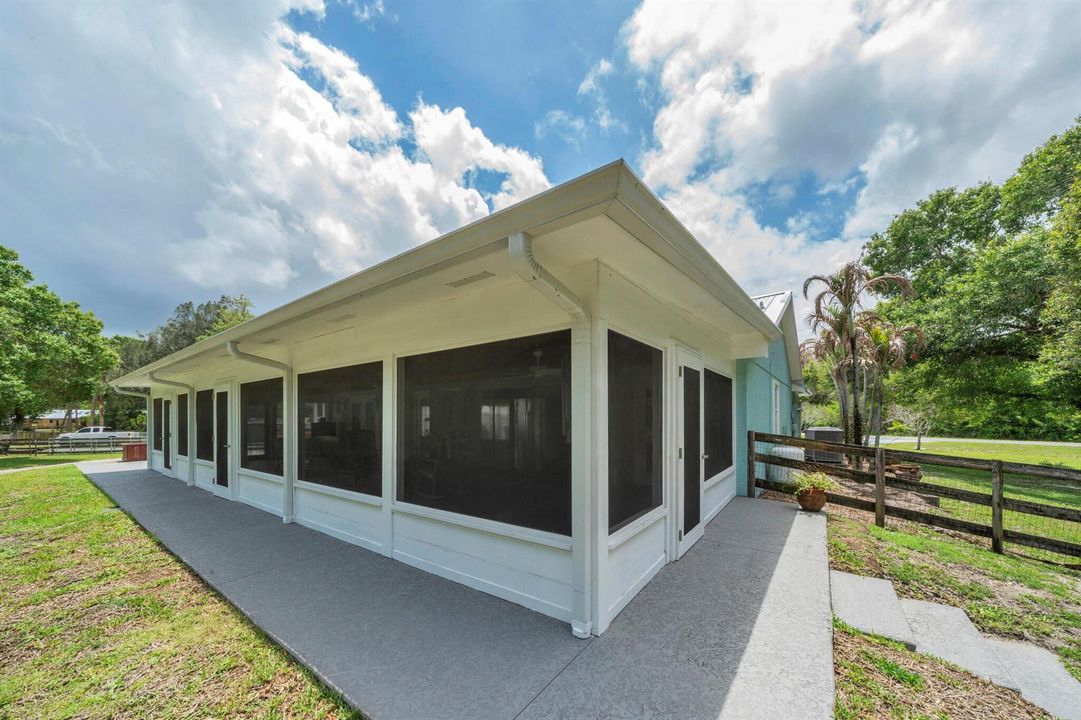 14 Covered Patio (2)