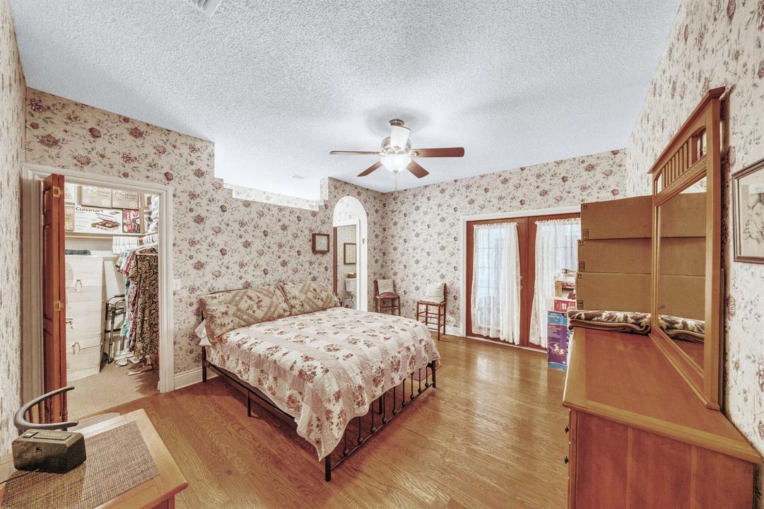 8 Primary Bedroom (2)
