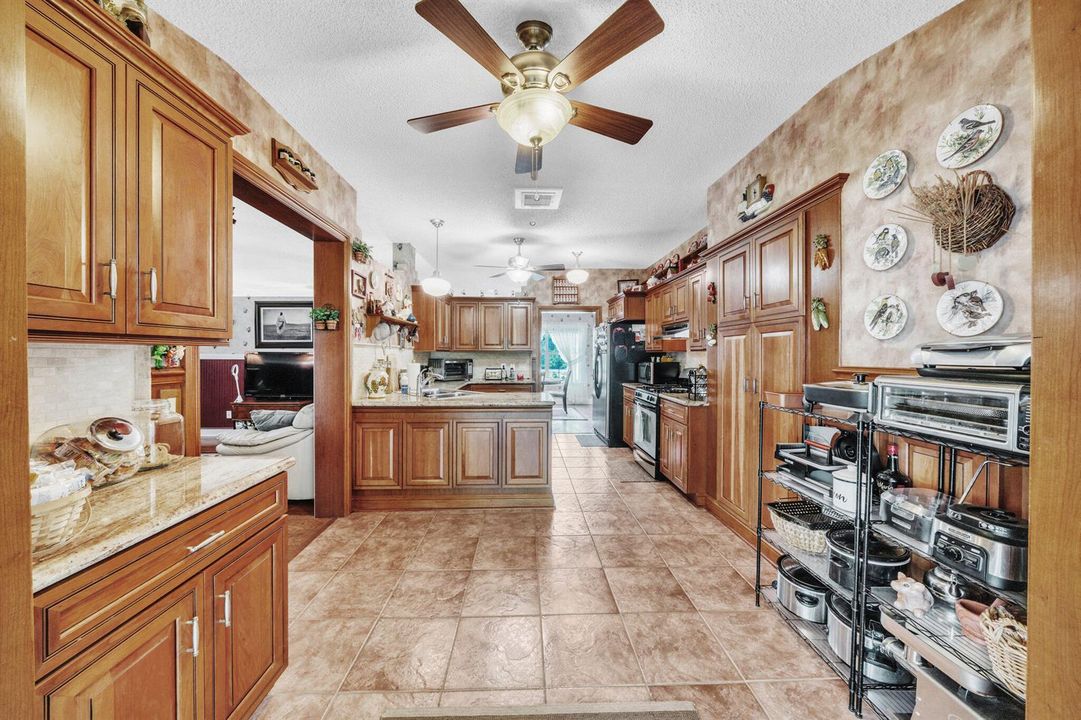 15 Kitchen (2)