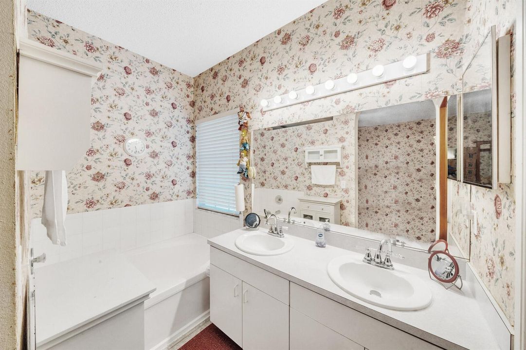 9 Primary Bathroom (1)