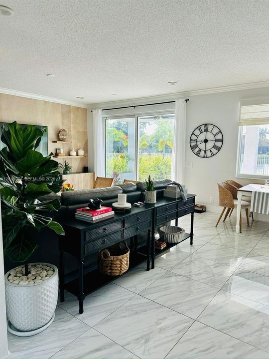 En Venta: $1,450,000 (6 camas, 4 baños, 3170 Pies cuadrados)