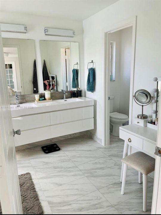 En Venta: $1,450,000 (6 camas, 4 baños, 3170 Pies cuadrados)