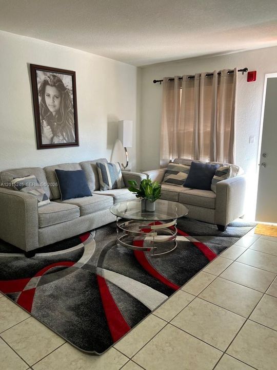 В аренду: $1,800 (1 спален, 1 ванн, 632 Квадратных фут)