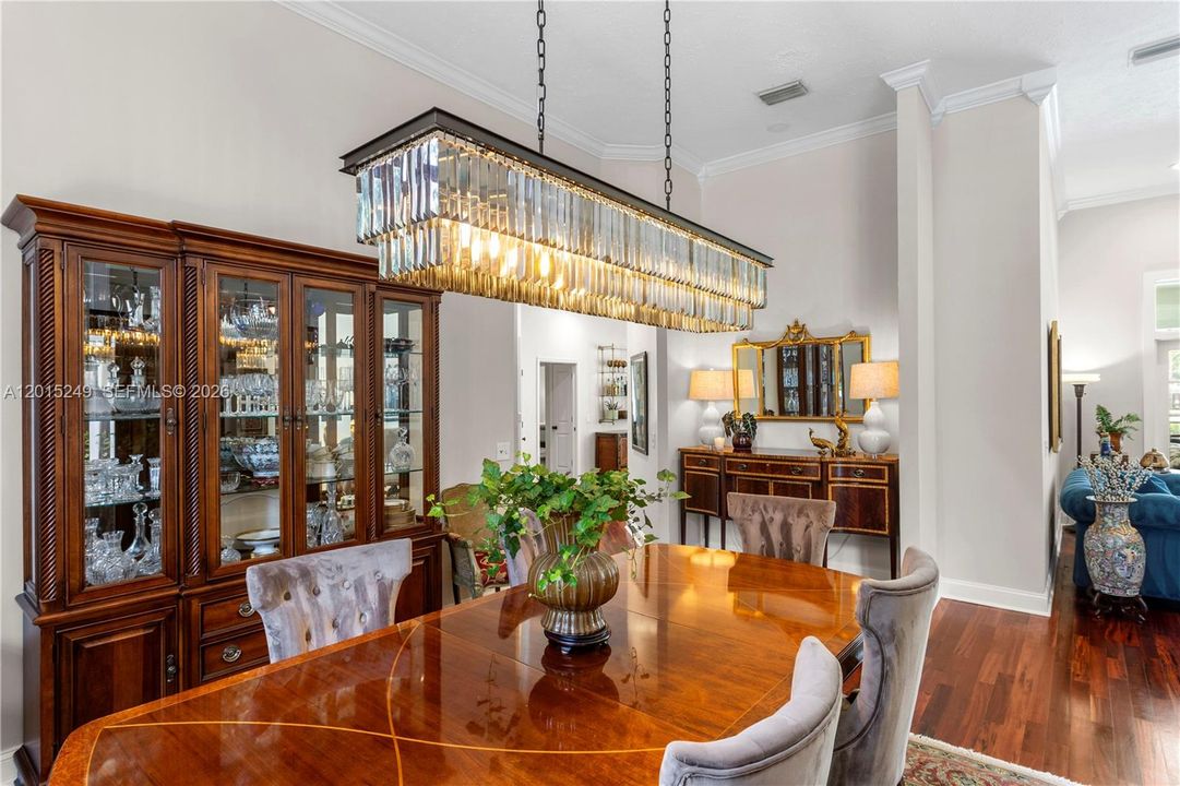 En Venta: $860,000 (4 camas, 2 baños, 2912 Pies cuadrados)