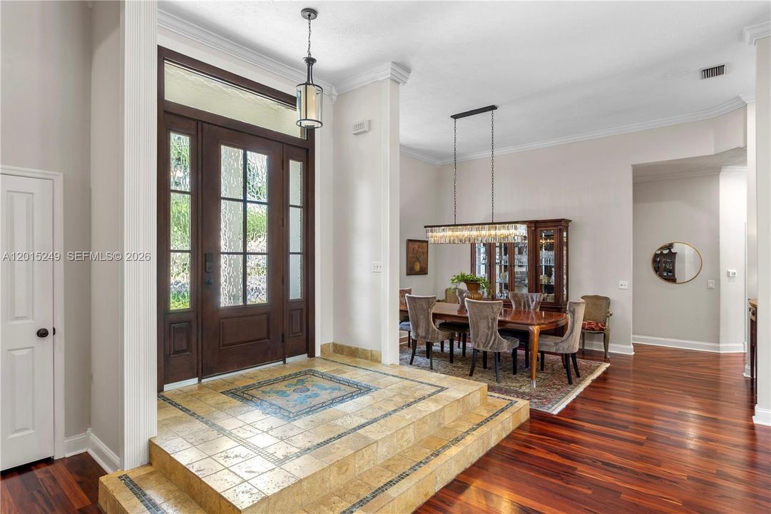 En Venta: $860,000 (4 camas, 2 baños, 2912 Pies cuadrados)