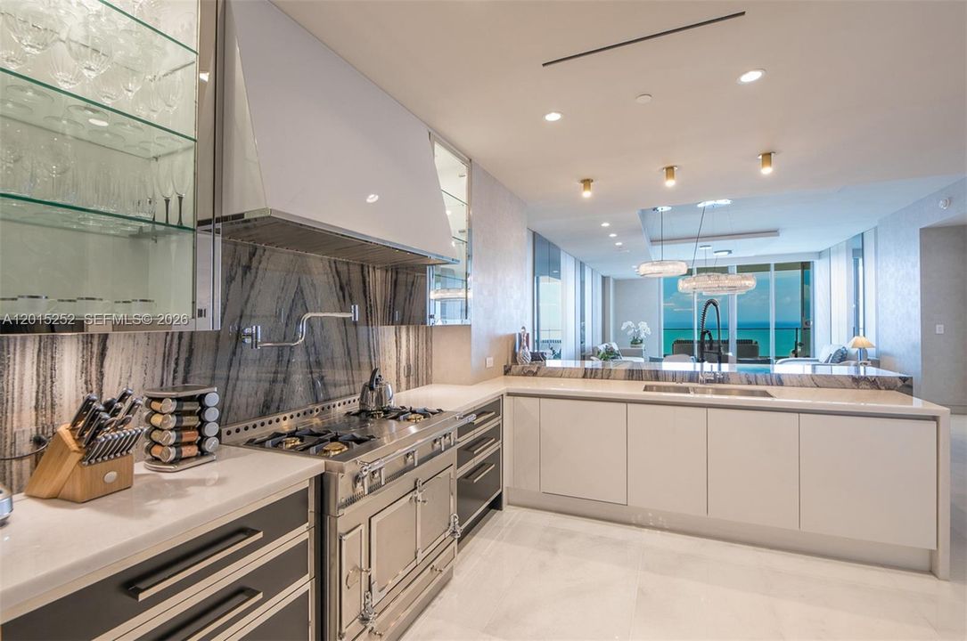For Sale: $8,795,000 (4 beds, 5 baths, 2987 Square Feet)