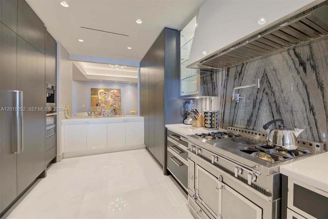 For Sale: $8,795,000 (4 beds, 5 baths, 2987 Square Feet)