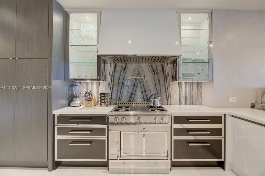 For Sale: $8,795,000 (4 beds, 5 baths, 2987 Square Feet)
