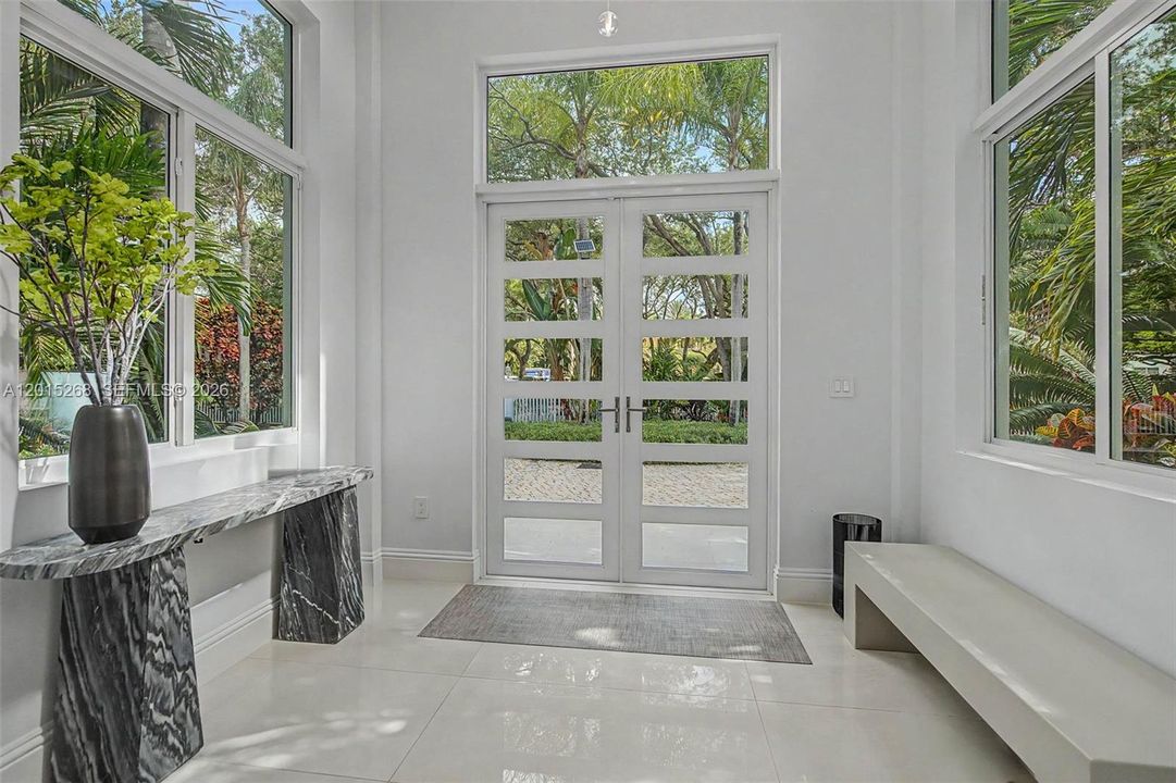 For Sale: $5,650,000 (5 beds, 7 baths, 6079 Square Feet)