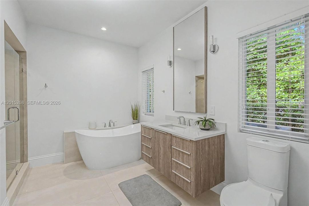 For Sale: $5,650,000 (5 beds, 7 baths, 6079 Square Feet)