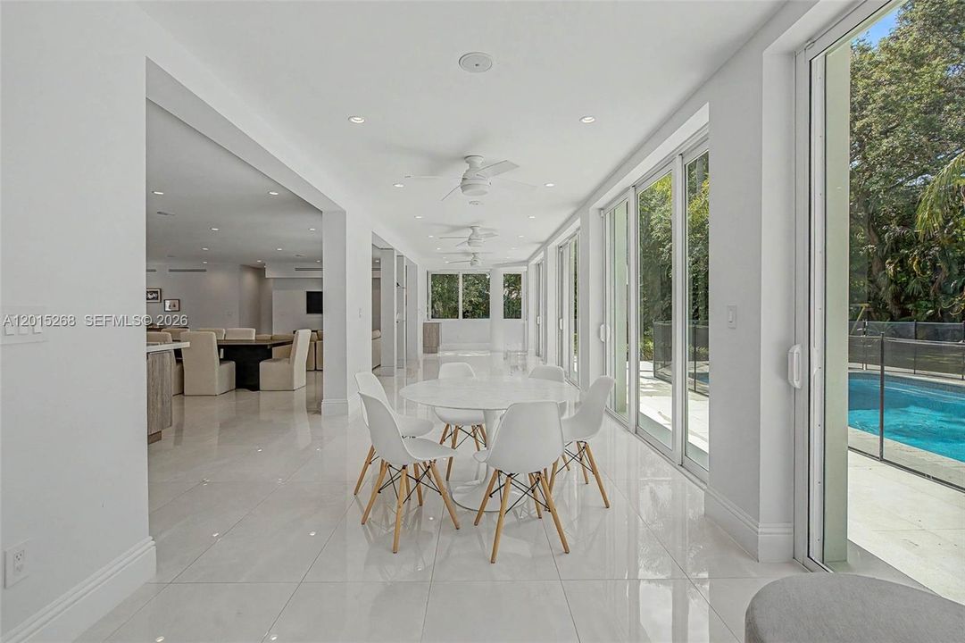 For Sale: $5,650,000 (5 beds, 7 baths, 6079 Square Feet)