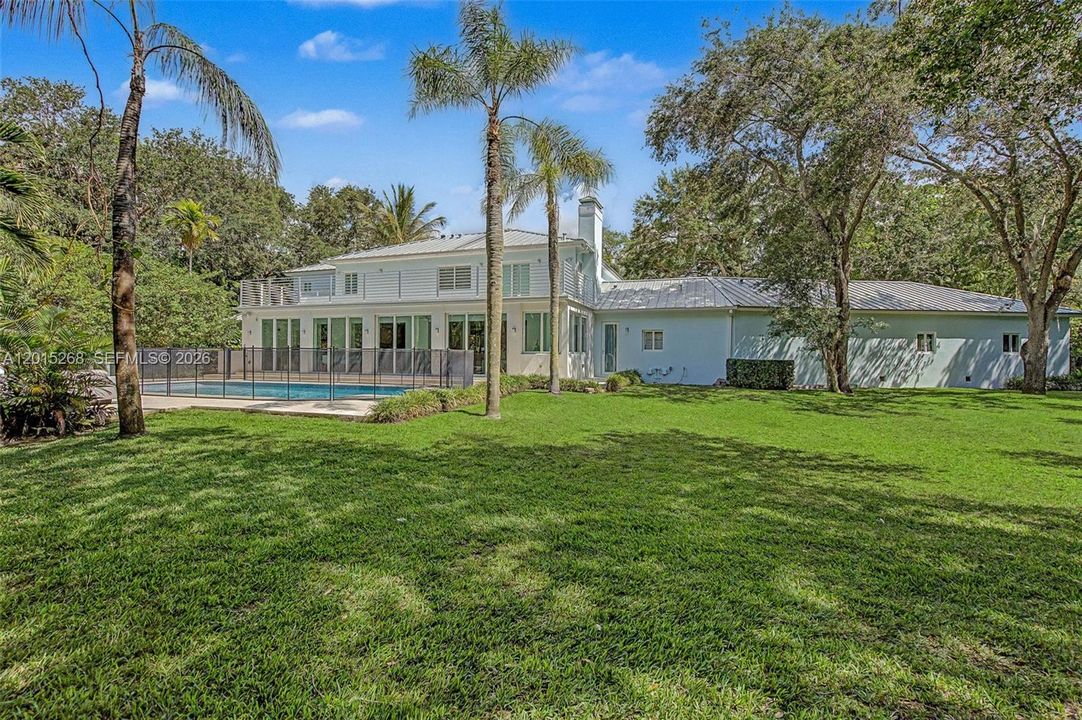 For Sale: $5,650,000 (5 beds, 7 baths, 6079 Square Feet)