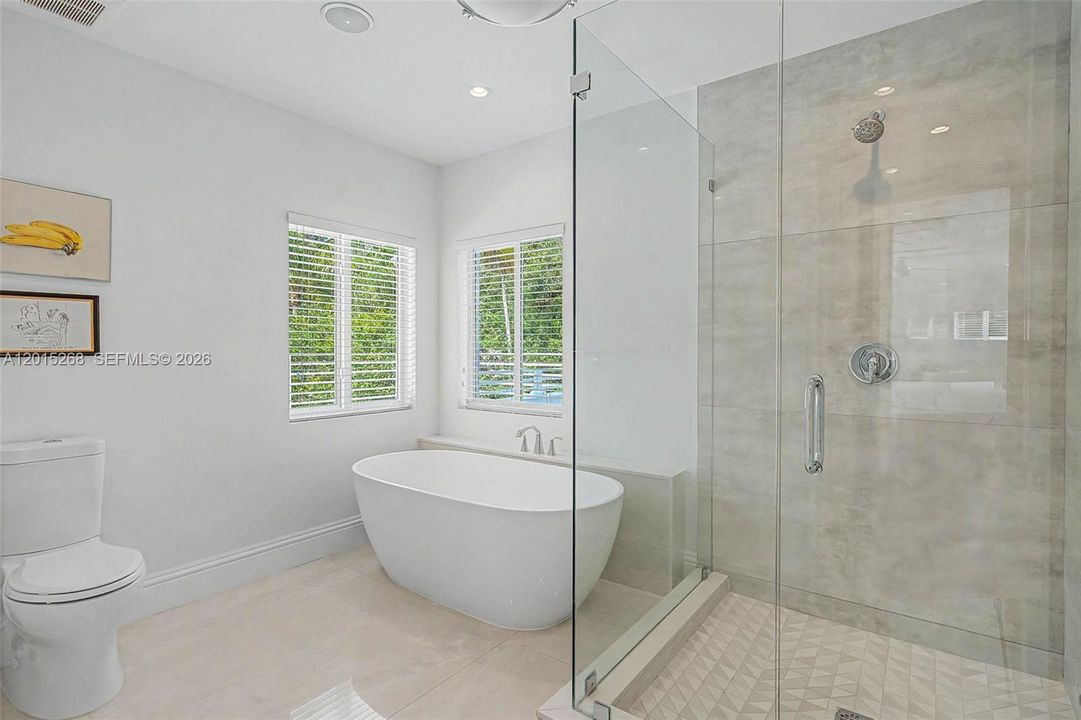 For Sale: $5,650,000 (5 beds, 7 baths, 6079 Square Feet)