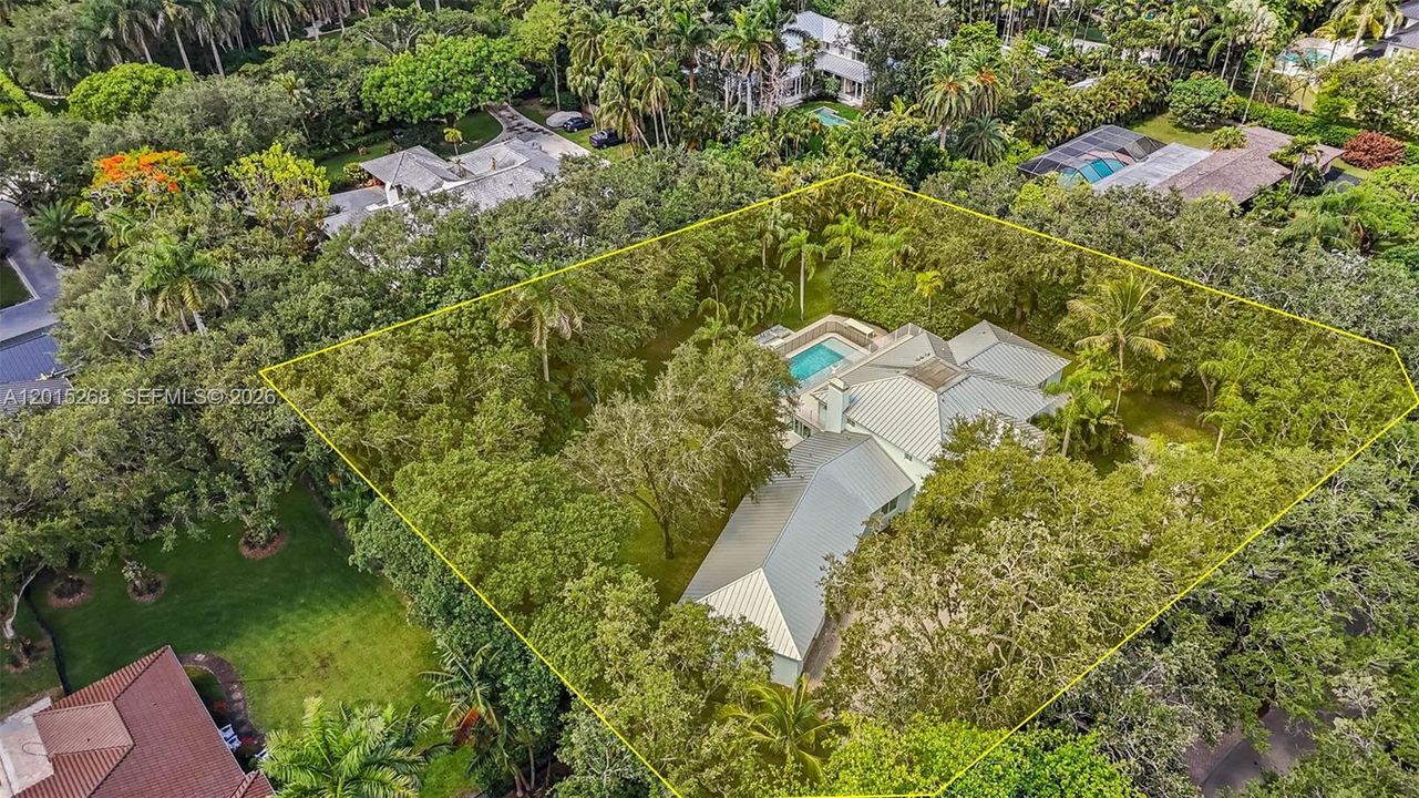 For Sale: $5,650,000 (5 beds, 7 baths, 6079 Square Feet)
