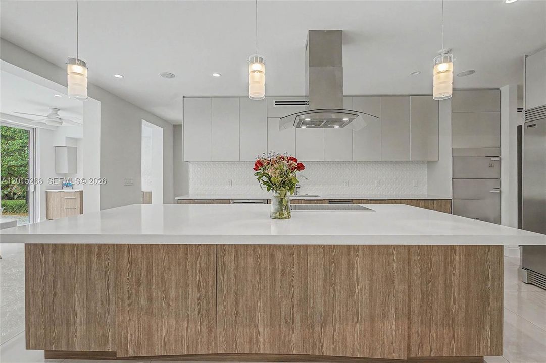 For Sale: $5,650,000 (5 beds, 7 baths, 6079 Square Feet)