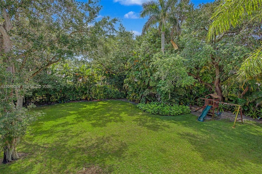 For Sale: $5,650,000 (5 beds, 7 baths, 6079 Square Feet)