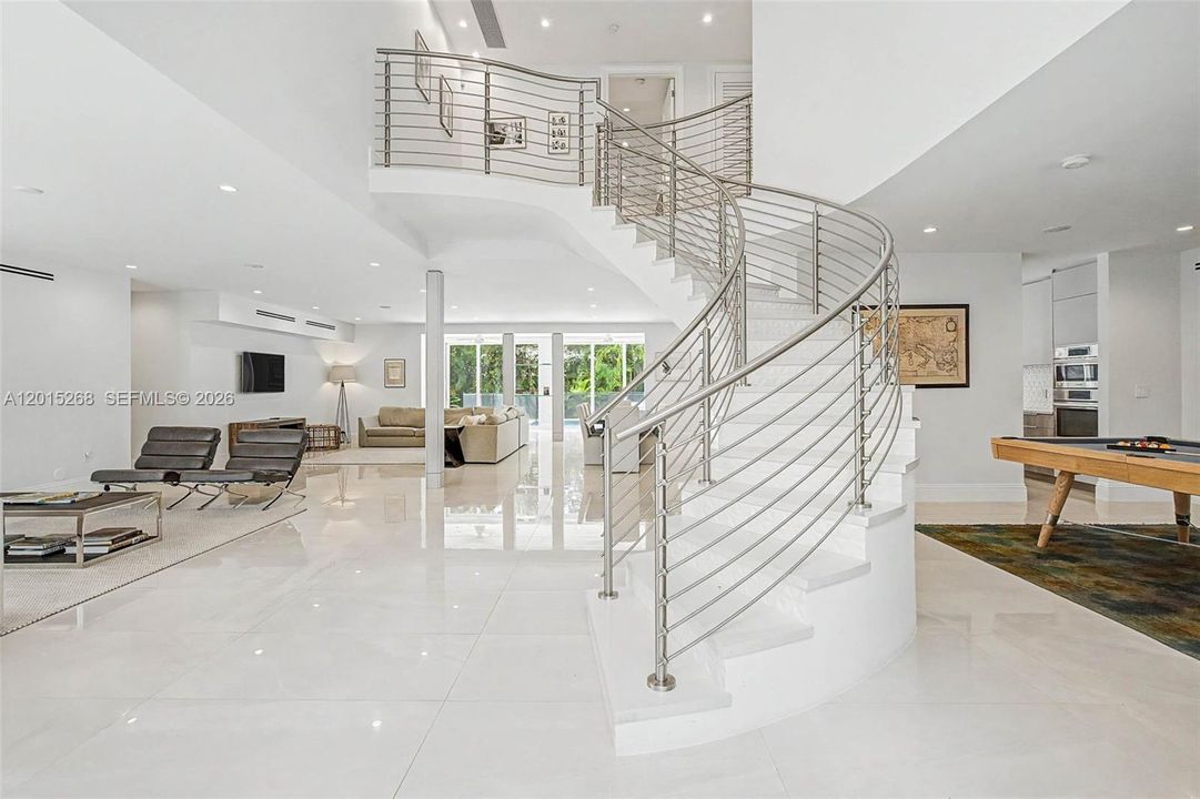 For Sale: $5,650,000 (5 beds, 7 baths, 6079 Square Feet)