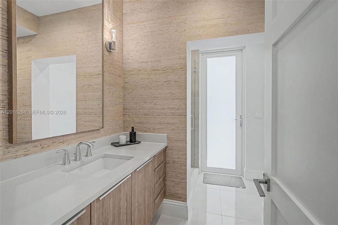 For Sale: $5,650,000 (5 beds, 7 baths, 6079 Square Feet)