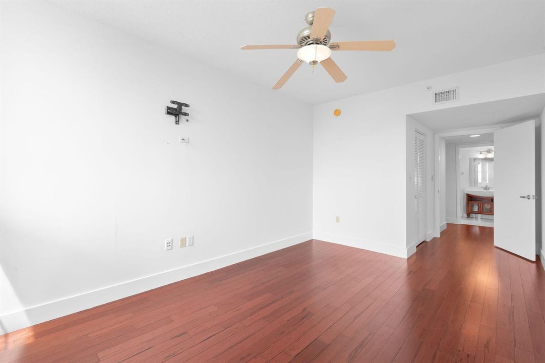 14-web-or-mls-3020 NE 32nd Ave-42