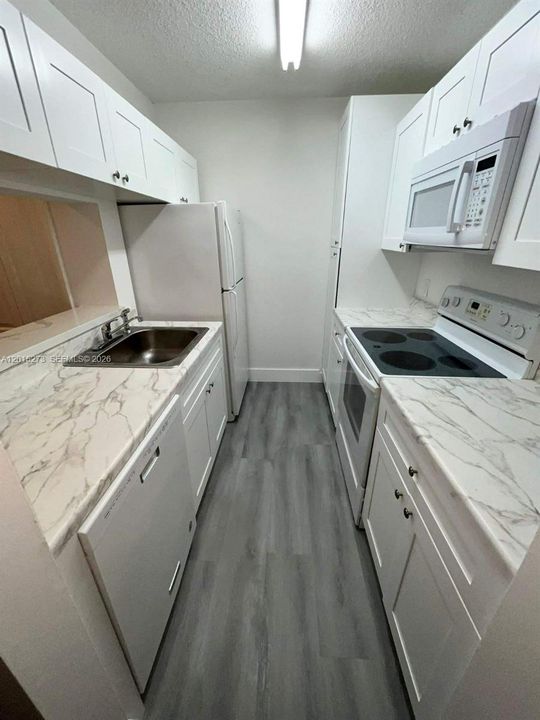 На продажу: $206,900 (2 спален, 1 ванн, 800 Квадратных фут)