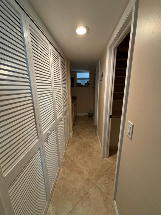 LAUNDRY CLOSET