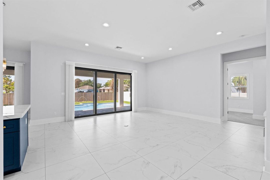 10-web-or-mls-A7404946