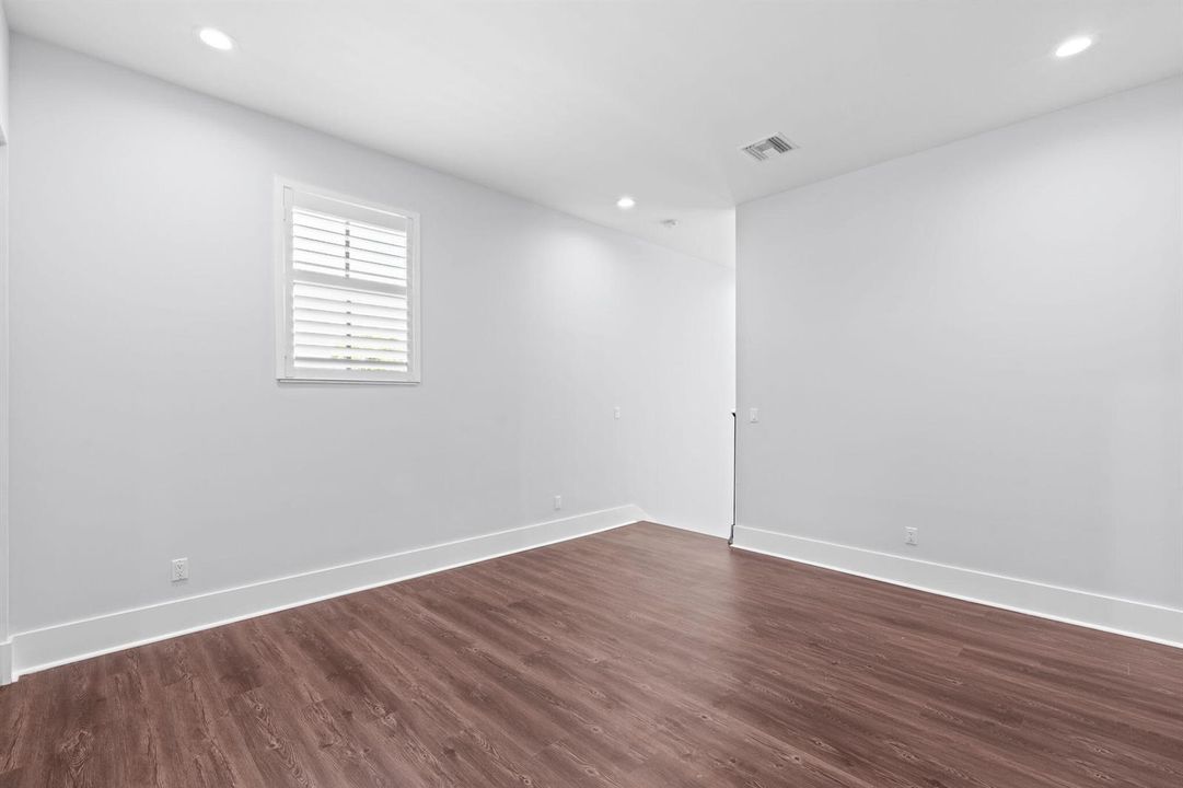 26-web-or-mls-A7405033
