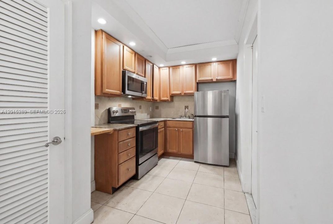 For Sale: $179,999 (1 beds, 1 baths, 685 Square Feet)
