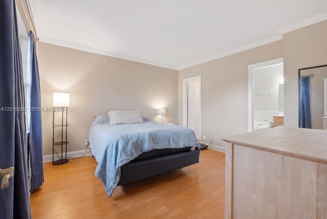 For Sale: $179,999 (1 beds, 1 baths, 685 Square Feet)