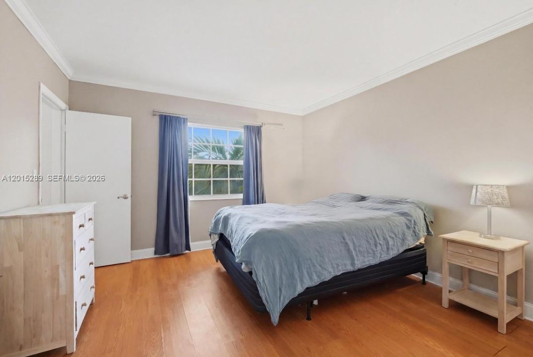 For Sale: $179,999 (1 beds, 1 baths, 685 Square Feet)