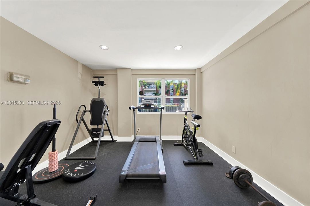 For Sale: $179,999 (1 beds, 1 baths, 685 Square Feet)