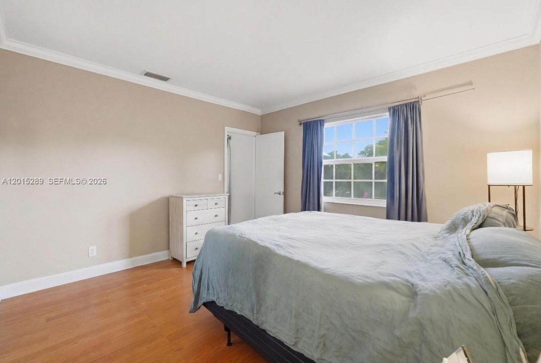 For Sale: $179,999 (1 beds, 1 baths, 685 Square Feet)